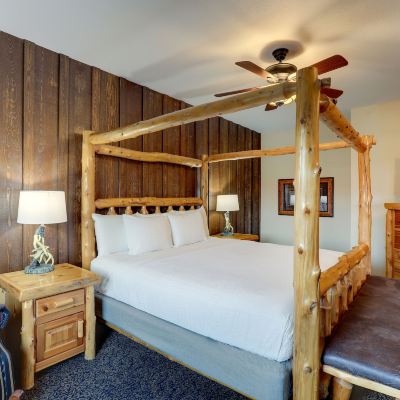 Theme Suite with Whirlpool Stoney Creek Hotel Sioux City Promo Code