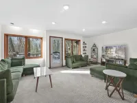 Sunset Burrow Retreat in Roscommon, MI - whole house, 3 bed, 2.5 bath! Hoteles en Municipio de Gerrish