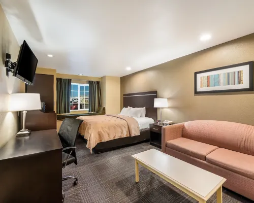 Quality Inn & Suites Near Nas Fallon Hotels in Fallon