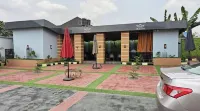 De-Lexis Hotel & Suites