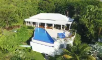 Secluded, exclusive, totally private luxury villa overlooking the prettiest bay. Отели в г. 