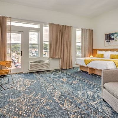 Deluxe King Room SaltLine Hotel Promo Code