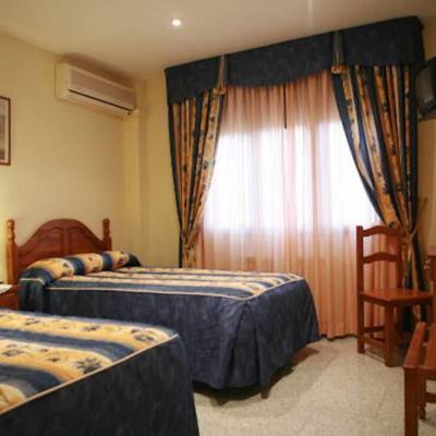 Twin Room Hostal Casa Santos Promo Code
