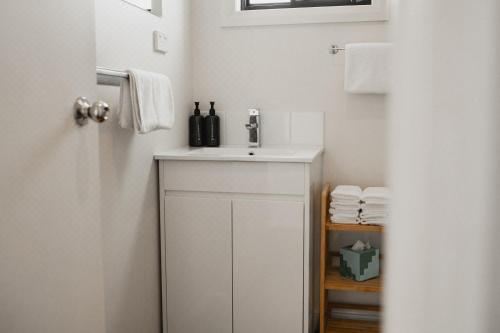 Humbug Bunk House & Hot Tub! Three-Bedroom House