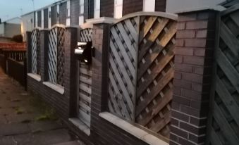 Impeccable 1-Bed Apartment in Coventry - Housity