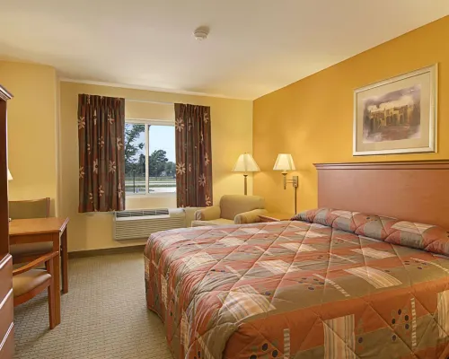 Super 8 by Wyndham Topeka at Forbes Landing Ξενοδοχεία στην πόλη Topeka
