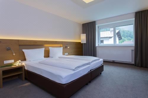 带阳台的小型套房