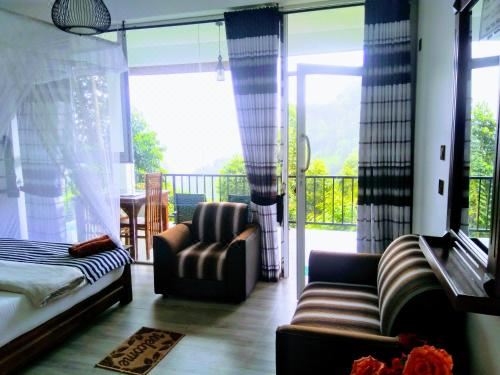 带山景的双人间