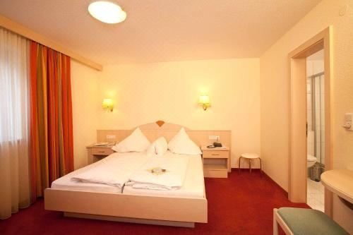 带阳台的两卧室公寓