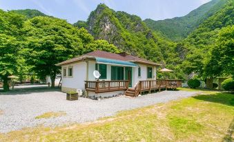 Pyeongchanggang Healing House Pension