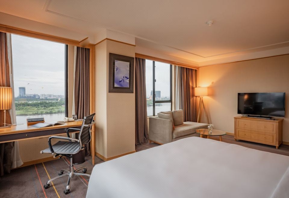 Renaissance Riverside Hotel SaigonClub level Executive King Studio