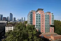 Hilton Frankfurt City Centre Hôtels à : 