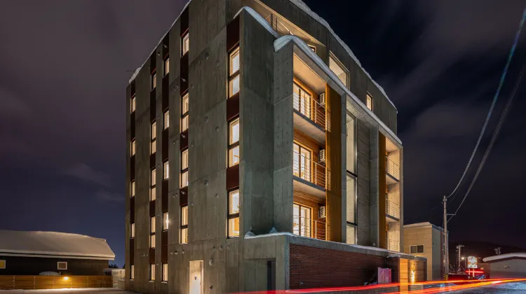 Kaku Place by H2 Life 食事・レストラン