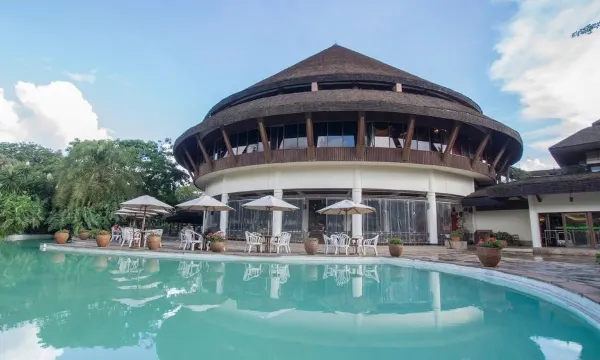 safari park hotel pool