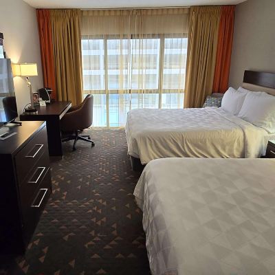 Guest Room With 2 Queen Beds, Tub With Grab Bars-Mobility/Hearing Accessible-Non-Smoking 羅切斯特市區假日酒店優惠