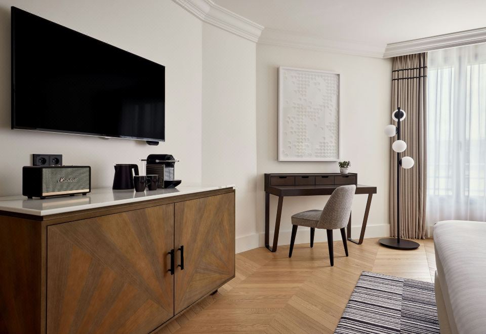 Paris Marriott Champs Elysees HotelSuperior Queen, Guest Room, 1 Queen Murphy