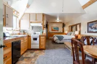 Ravens Heart Cabin Hotels in 