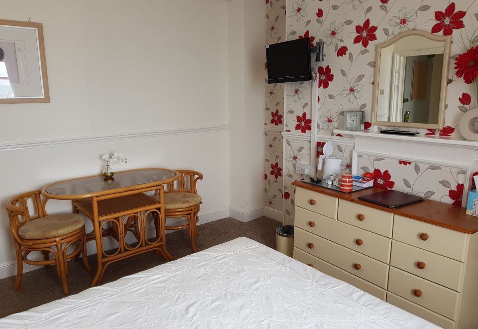 Beach View Guesthouse Standard Double Room with Ensuite