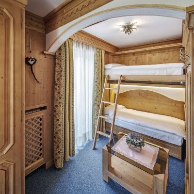 Family Room With Balcony And Mountain View Columbia Promo Code