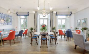 The Cornwall Hotel Spa & Lodges - Housity