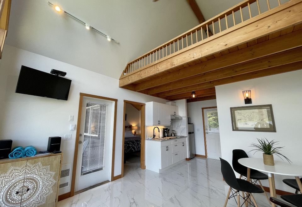 Private Oceanfront Cabin with Hot Tub - Doc Holiday CabinHouse (Hot Tub&Waterfront/Doc Holiday Ca)