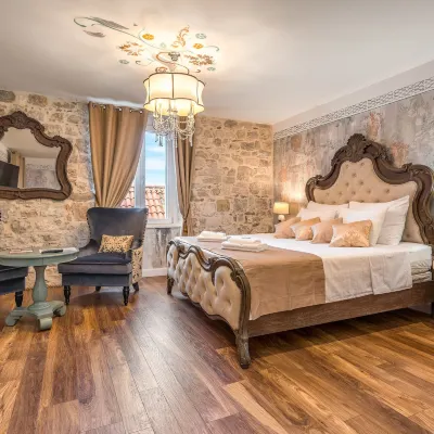 Plaza Marchi Old Town - Mag Quaint & Elegant Boutique Hotels Hotels near Old Town Hall