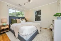 Grapevine Cottage by AvantStay