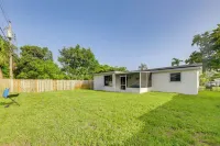 Private Yard! Getaway 3 Mi to Hard Rock Stadium