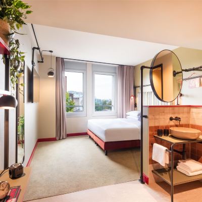 豪華房（特大床） 柏林城宜必思酒店優惠