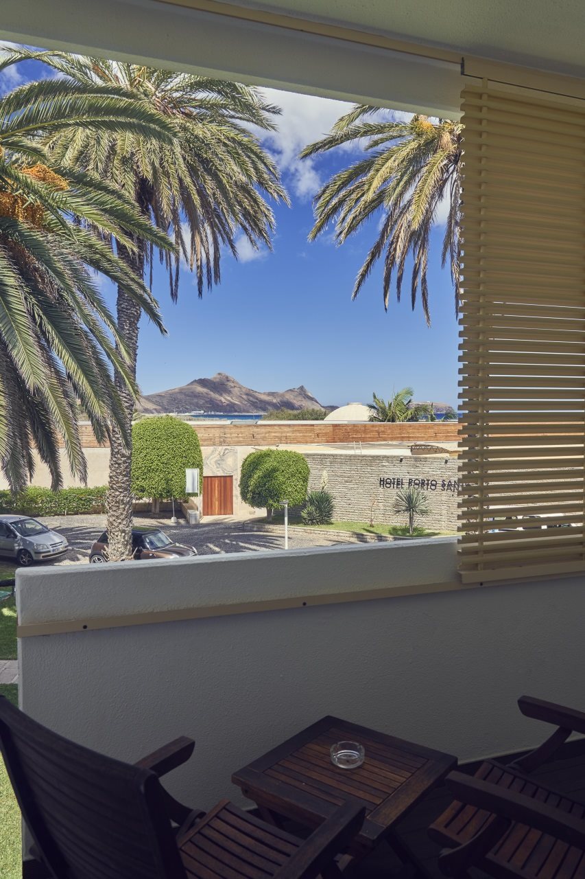 带阳台的双床房