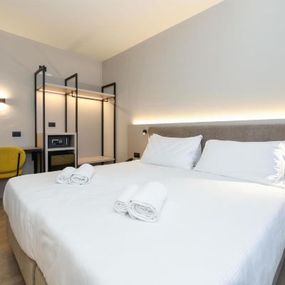 Executive Queen Room with Balcony - Non-Smoking Hotel Garda Promo Code