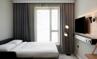 Moxy Milton Keynes - Housity