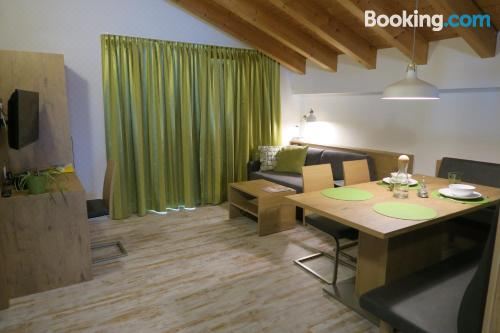 带阳台的两卧室公寓