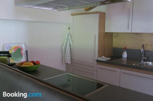 带阳台的两卧室公寓