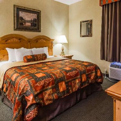 Suite-1 King Bed, Non-Smoking, Whirlpool, Fireplace, Main Building, High Speed Internet Access