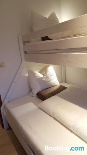 带露台的三卧室公寓