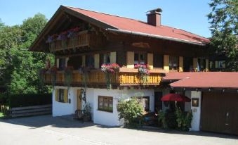 Ferienwohnungen Alpentraum - Landhaus am Bachle