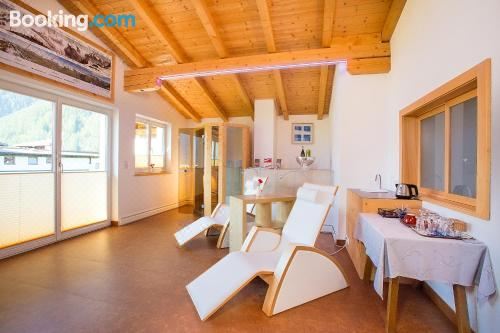 带阳台的三卧室公寓