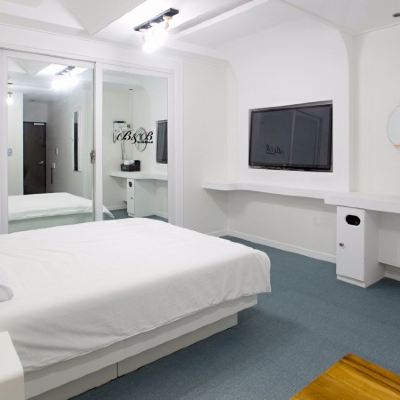 Room 212 (Private Swimming Pool, SPA, Pool Villa, Ott View Available) 경주 7번가풀빌라 쿠폰