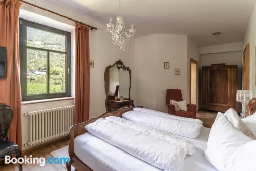 带山景的双人间