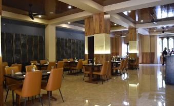 Legphel Hotel - Housity