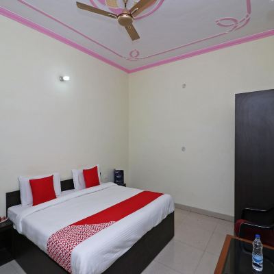 Classic Double or Twin Room OYO 14161 Hotel Sachin Promo Code