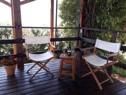 带阳台和海景的豪华双人房