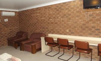 Cobar Town & Country Motor Inn