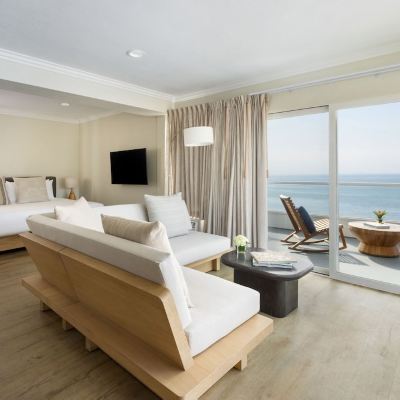 Premier Room with Sea View and Balcony