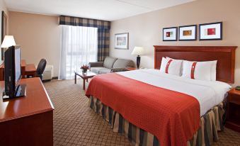 Holiday Inn & Suites Cincinnati-Eastgate (I-275E)