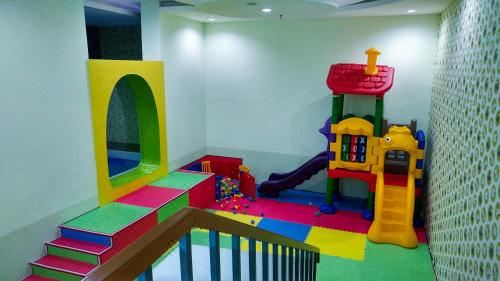 Modern and Cozy 1BR Brooklyn Alam Sutera Apartment By Travelio One-Bedroom Apartment