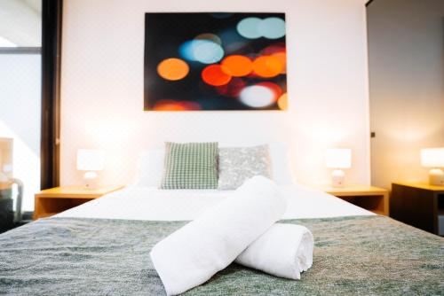 带阳台的两卧室公寓