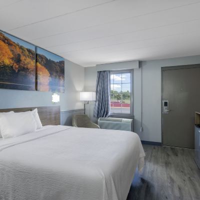 Queen Room-Smoking Days Inn by Wyndham Lincolnton Promo Code