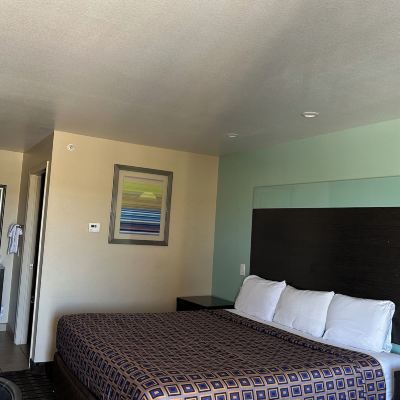 Basic Single Room, 1 King Bed, Non Smoking Scottish Inns White Settlement Promo Code